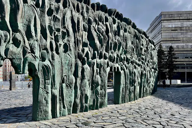 проспект Академика Сахарова, Садовая-Спасская улица, мемориальный комплекс жертвам политических репрессий «Стена скорби» (открыт в 2017 году)