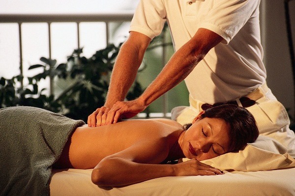 Chồng sốc nặng khi biết lý do vợ theo bạn bè tìm đến dịch vụ massage yoni