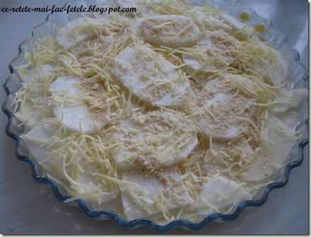 Gratin de napi - turnam laptele si presaram pesmet si cascaval