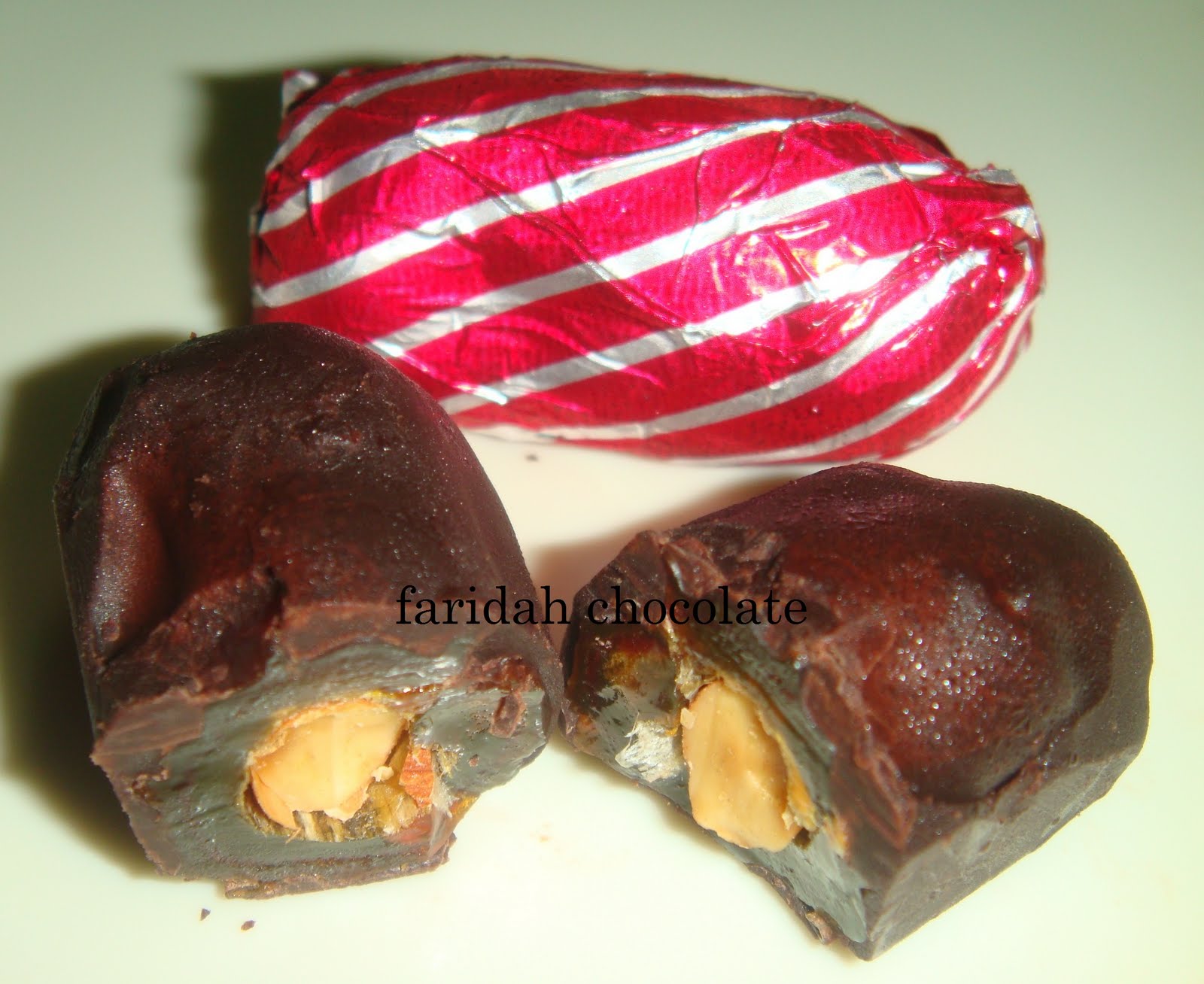 KURMA FARIDAH CHOCOLATE: COKLAT ALMOND kurma chocolate