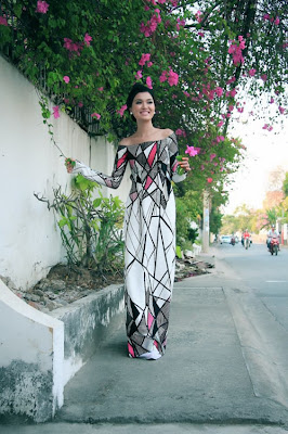 Oanh Yen in Ao Dai