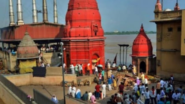 Varanasi: गलियों और सड़कों में भरा पानी, छतों और गलियों में हो रहे दाह संस्कार, PM मोदी पर कांग्रेस का वार