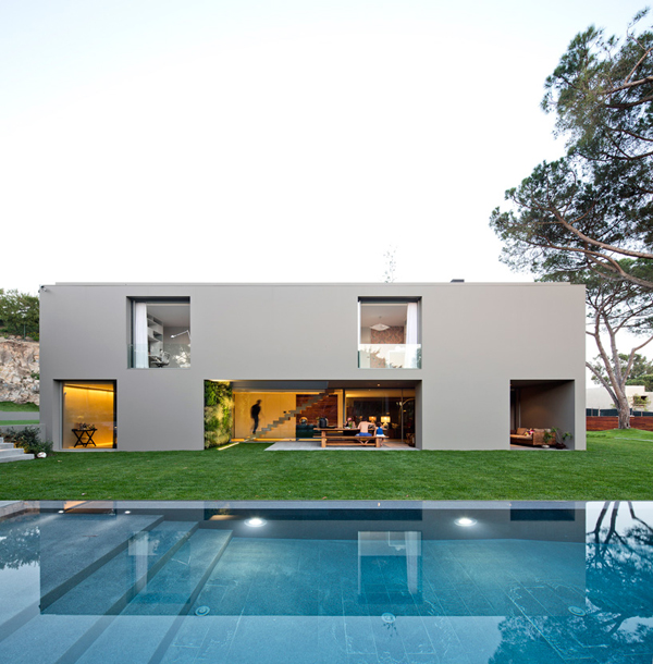 CASA MODERNA POR FV ARQUITECTOS