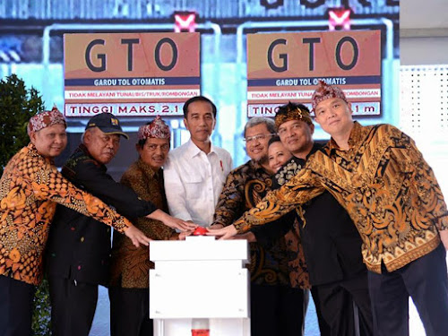 Jokowi resmikan jalan tol Soroja
