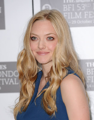 Amanda Seyfried Long Curls Hairstyles 2013