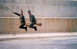 tentara lucu131 Inilah Foto Aksi Tentara Kocak