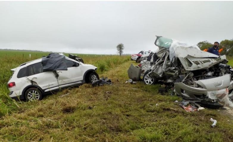 Tragedia en la ruta: Cuatro muertos y dos niños heridos por choque de autos en Córdoba