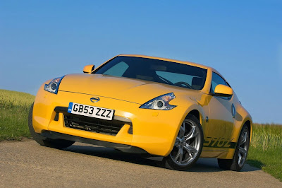 2009 Nissan 370Z Yellow - Front Angle