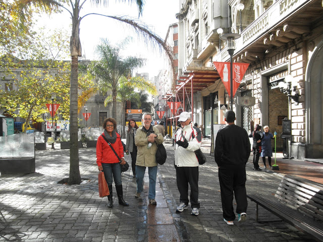 Passeio pela peatonal Sarandi Montevidéo