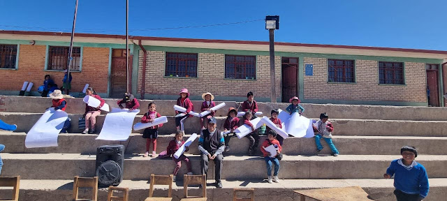Die Schüler der Bildungseinheiten Cutañiso, Huayllajara, Callamosyani, Hornoni und Bandurani in den Bergen Boliviens haben Schulmaterial erhalten. Bis Freitag, den 02.06.2023 haben somit im Mai weitere 600 Schüler Unterstützung bekommen. Wir danken allen unseren Spendern, denn dank Ihnen erhalten die Kinder in diesen schwierigen Zeiten Hilfe. Ein herzliches Dankeschön.