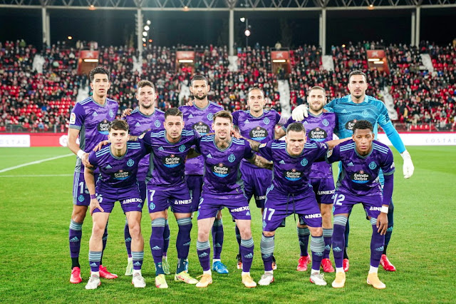 REAL VALLADOLID C. F. Temporada 2021-22. Sawad El yamiq, Óscar Plano, Joaquín Fernández, Nacho Martínez, Shon Weissman, Roberto Jiménez. Álvaro Aguado, Sergio León, Luis Pérez, Roque Mesa, Gonzalo Plata. U. D. ALMERÍA 3 REAL VALLADOLID C. F. 1. Sábado 20/11/2021, 20:30 horas. Campeonato de Liga de 2ª División, jornada 17. Almería, estadio de los Juegos del Mediterráneo