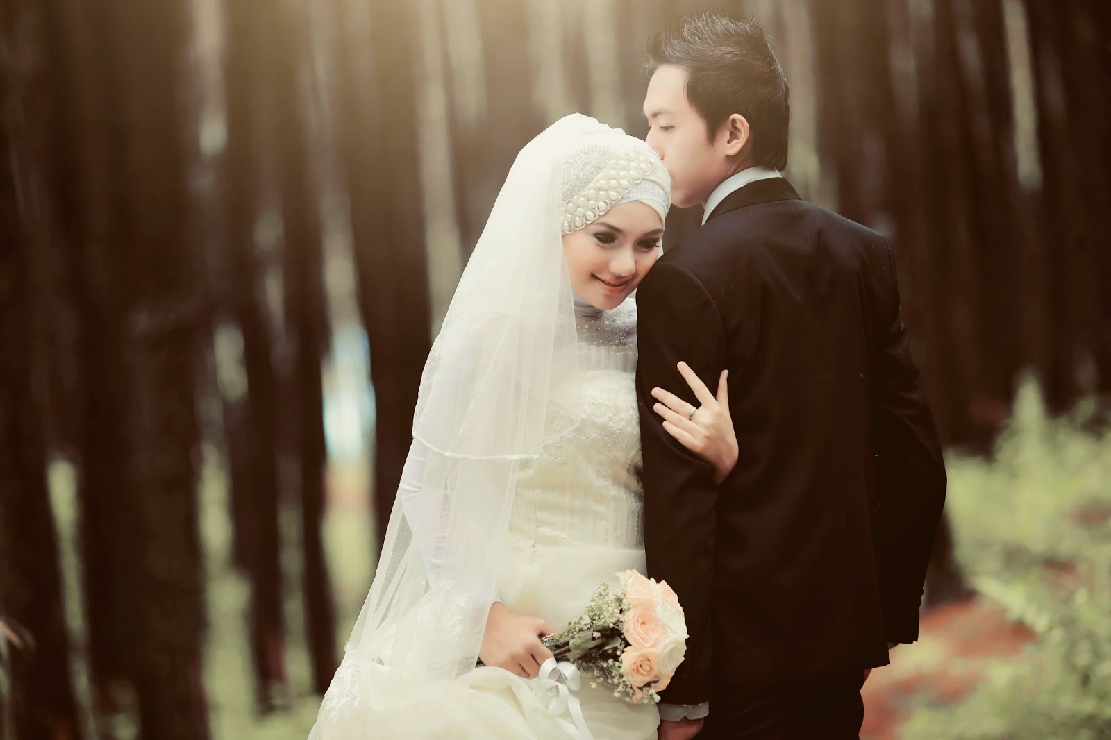 Amry Sophia Professional Make Up Artist, Wedding  Pre Wedding Yogyakarta: HIJAB  MAKE UP FOR 