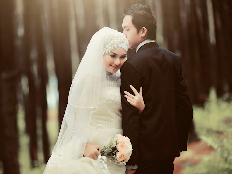 Amry Sophia Professional Make Up Artist, Wedding Pre Wedding
Yogyakarta: HIJAB MAKE UP FOR