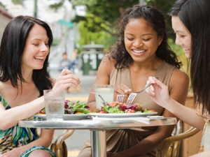 Teman yang Rakus Bisa Buat Diet Anda Gagal