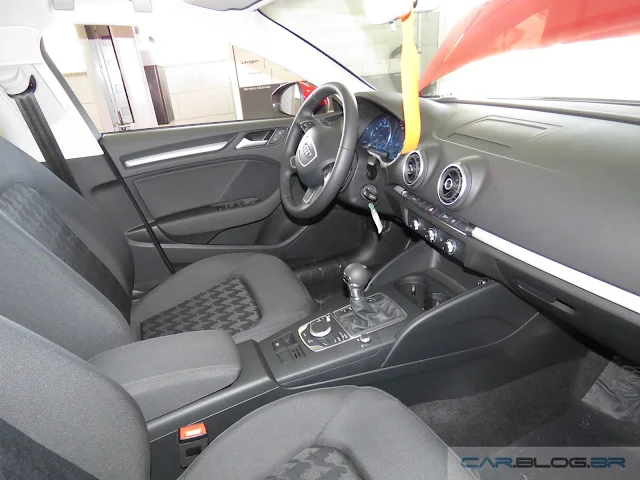 Audi A3 Sedan 1.4 Flex 2016 - espaço interno 