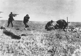 Ejecuciones de Judios en Kiev por unidades del ejército de matanza alemán de 1942 