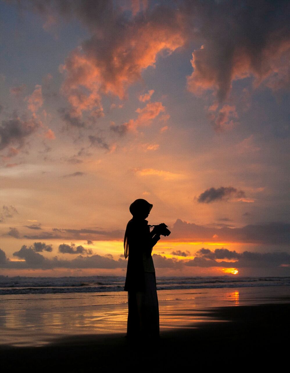 Dwi Susanti Menuju Relung Senja Di Langit Pantai Parangtritis