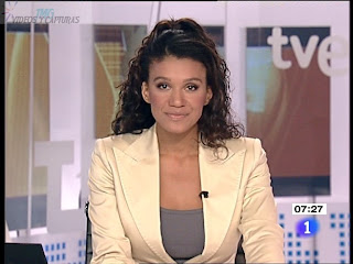 DESIREE NDJAMBO, (Chaqueta beige, marcando (29.09.10)