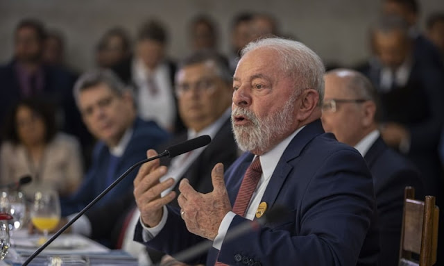 Lula promete entregar 1,6 mil creches no Brasil e escritório da Apex em Lisboa
