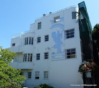 Sgraffito on the Malloch Apartments