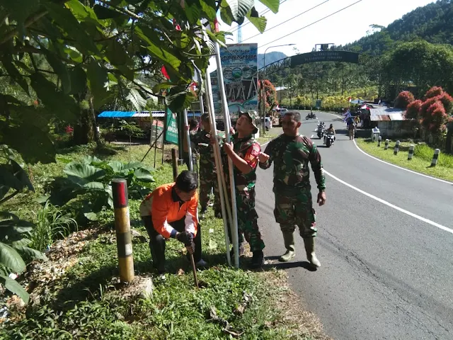 Ini Yang Dilakukan Anggota Koramil Belik Bersama Wakil Bupati Pemalang di Monumen Gatot Subroto