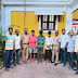 புதுச்சேரியில் நாட்டு வெடிகுண்டு, கத்தியுடன் பதுங்கியிருந்த ரவுடி உள்ளிட்ட 3 பேரை போலீசார் கைது செய்தனர்.