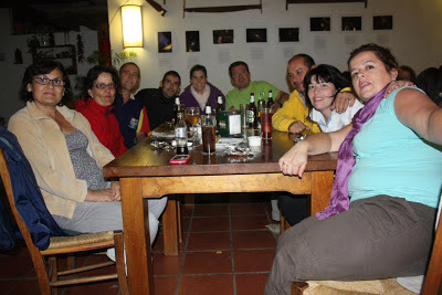 Tapeo de papas asadas en actividad organizada Camping La Lomilla Jérez del Marquesado