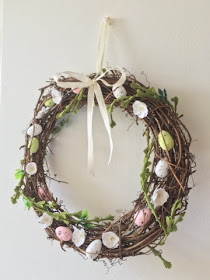 DIY Easter wreath tutorial from dovecottageblog.com