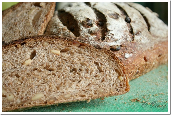 chleb na winie, red wine bread