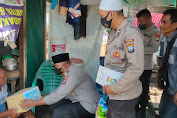 Giat Jum'at Berkah, Kapolres Karimun Berikan Bantuan Kepada Seorang Lansia 62 Tahun