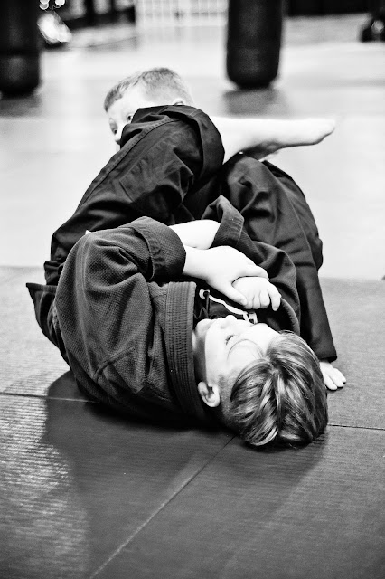 kids brazilian jiu jitsu classes in Morristown TN armbar submission