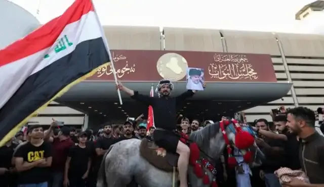 طلب أنصار الصدر في العراق الانسحاب من البرلمان