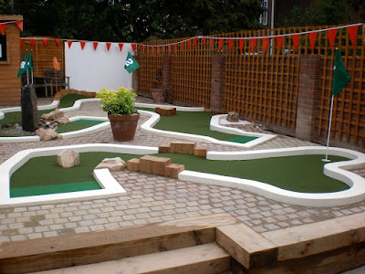 UrbanCrazy Garden Minigolf in East Finchley