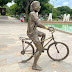 A Carlos Vives le robaron media rueda de su bicicleta