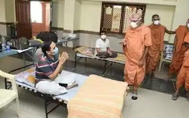 अहमदाबाद: गुजरात का मंदिर अस्पताल में बदला, साधु कर रहे कोरोना मरीजों की देखभाल 