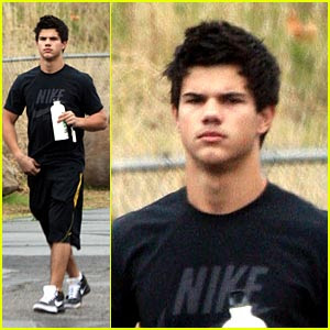 Taylor lautner new wallpapers 2012