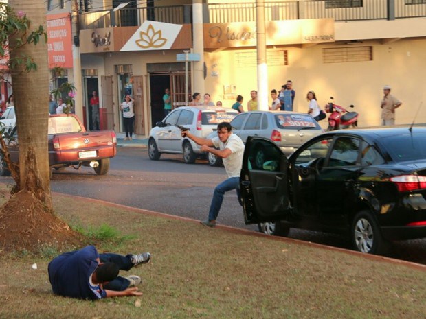 Tragédia: Ex-prefeito de cidade do interior de Goiás é assassinado em campanha e vice-governador fica ferido