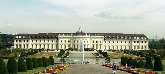 Château-de-Ludwigsbourg-près-de-Stuttgart-en-Allemagne.JPEG