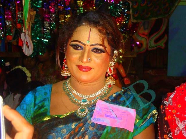 Beautiful Indian Women Crossdressers at Chamayavilakku in saree with all 