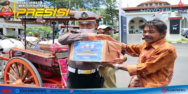 Sat Lantas Bukittinggi Gelar Bakti Sosial Berbagi Sembako ke Masyarakat