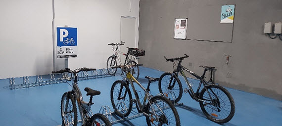 CicletaPark : aparcamiento de bicicletas, vestuario, duchas y lavadero en  Batán