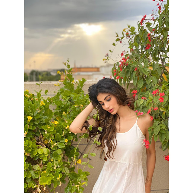 mouni roy ka photo