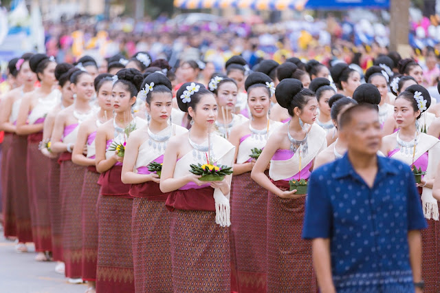 loi krathong regional names, loi krathong variants, loi krathong across regions, loi krathong tradition names, regional loi krathong festivities, regional loi krathong celebrations