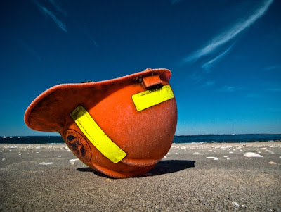 Fotografías de objetos varados en la playa (Washed Up)