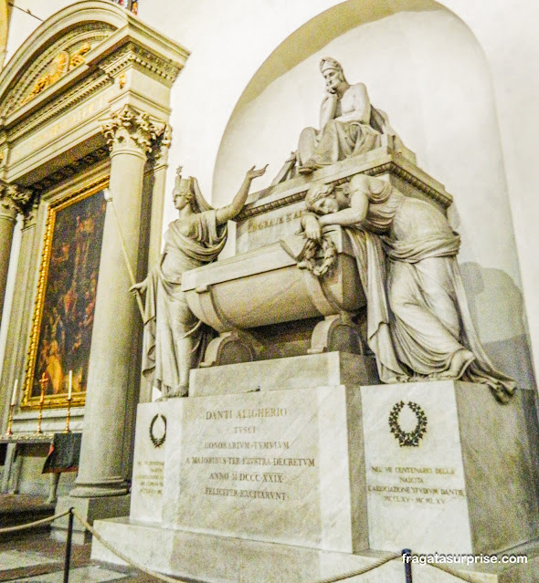 Túmulo de Dante Alighieri na Basílica de Santa Croce em Florença