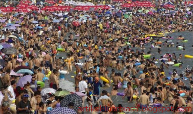 Pantai unik paling ramai turis