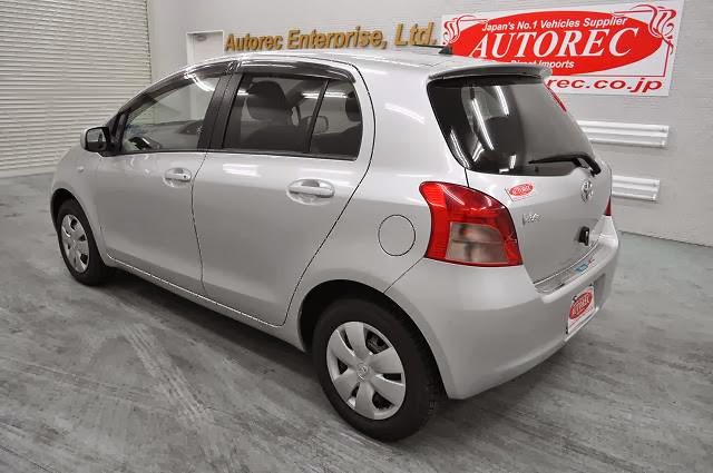 2006 Toyota Vitz F for Pakistan to Karachi