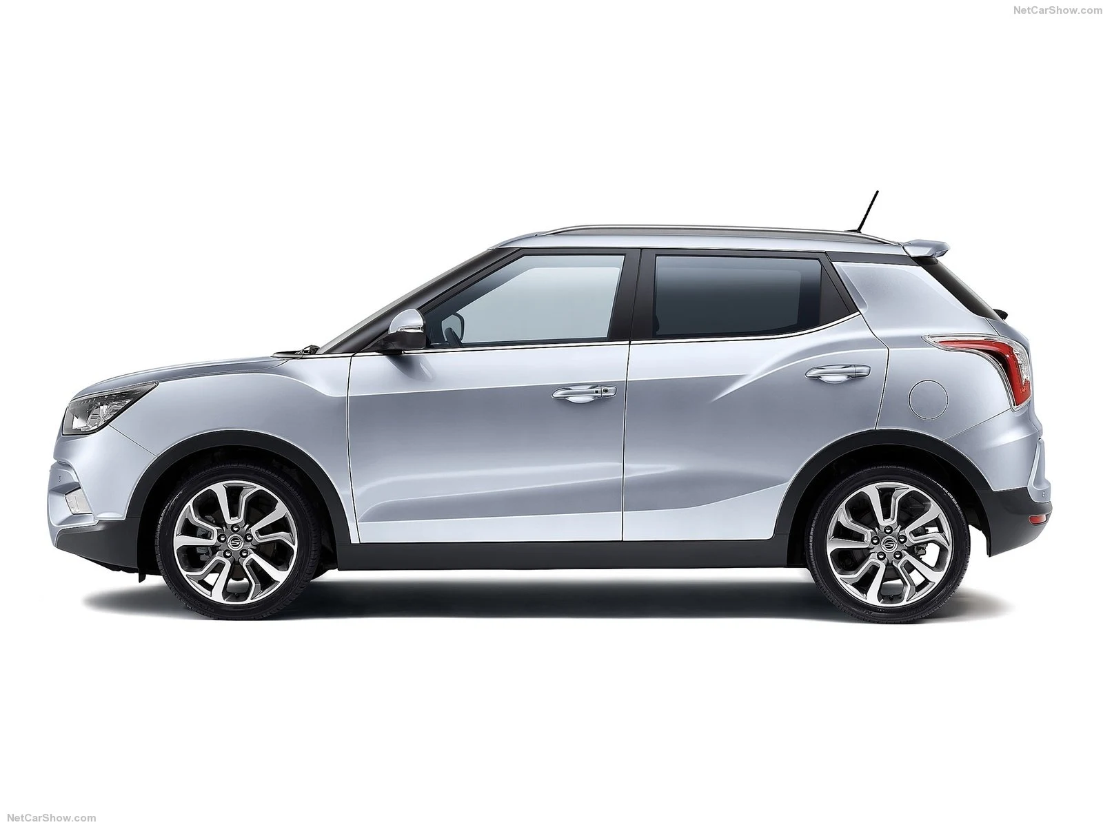 Hình ảnh xe ô tô SsangYong Tivoli 2016 & nội ngoại thất