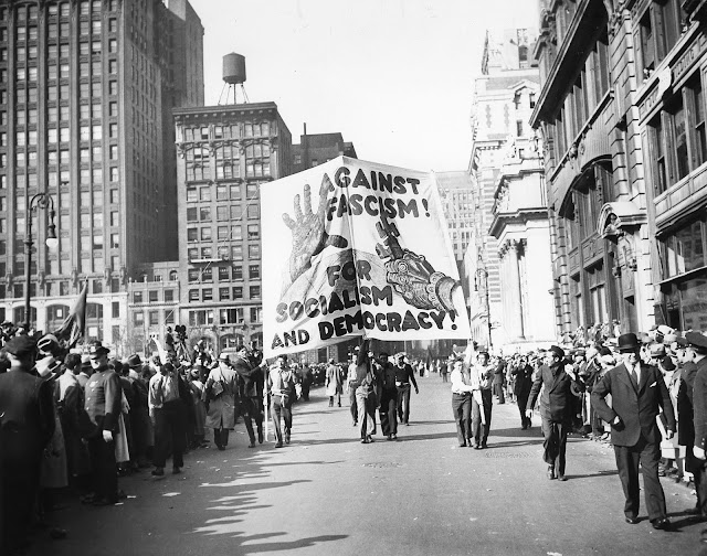 Protest+against+fascism+-+1934.jpg