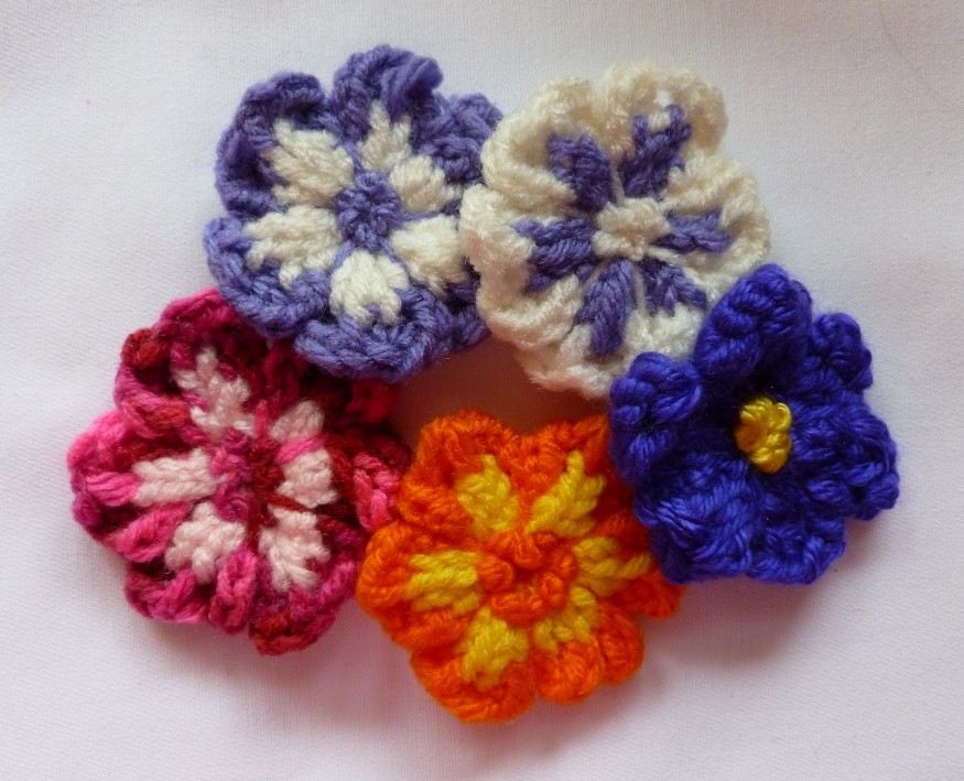  Loom  Lore Lovely loopy flowers 